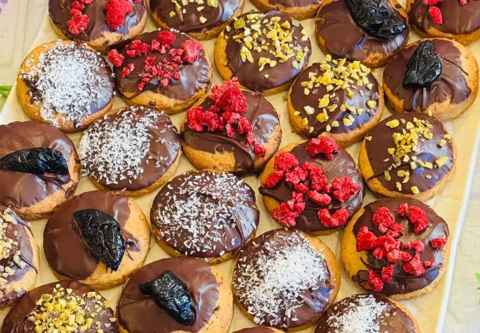 Fursecuri fragede cu miere și ciocolată - Biscuiți glazurați