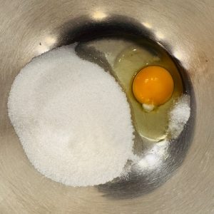 Prăjitură cu mac și glazură de lămâie