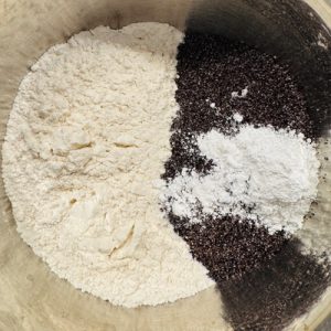 Prăjitură cu mac și glazură de lămâie