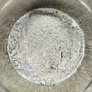 Prăjitură cu mac și glazură de lămâie