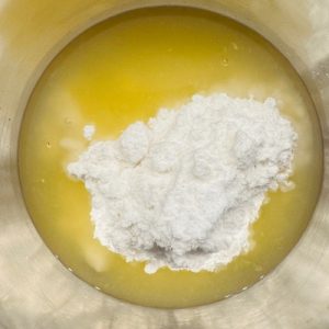 Prăjitură cu mac și glazură de lămâie