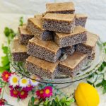 Prăjitură cu mac și glazură de lămâie