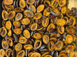 Gomboți cu prune la tava