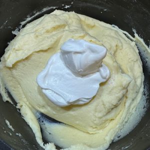 Gomboți cu prune la tava