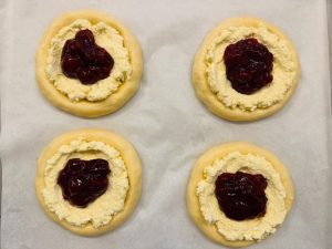 Rotunde cu vișine și brânză dulce