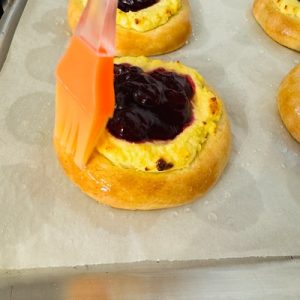 Rotunde cu vișine și brânză dulce