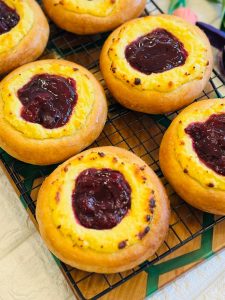 Rotunde cu vișine și brânză dulce