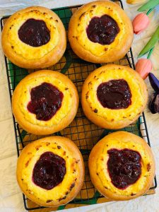 Rotunde cu vișine și brânză dulce