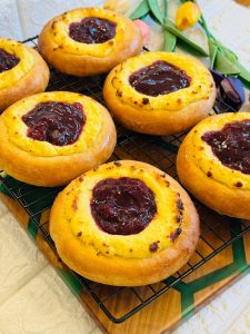 Rotunde cu vișine și brânză dulce