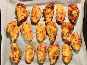 Aripioare glazurate cu miere și portocale