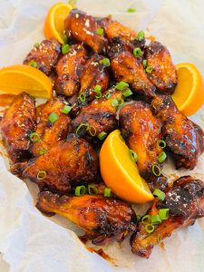 Aripioare glazurate cu miere și portocale