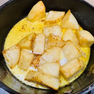 Vrăbioară de vită cu piure de țelină și sparanghel