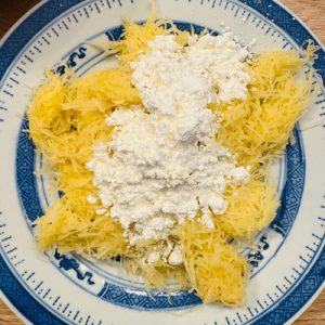 Șnițel din piept pui în crustă crocantă de cartofi