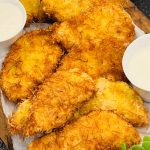 Șnițel din piept pui în crustă crocantă de cartofi