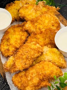 Șnițel din piept pui în crustă crocantă de cartofi