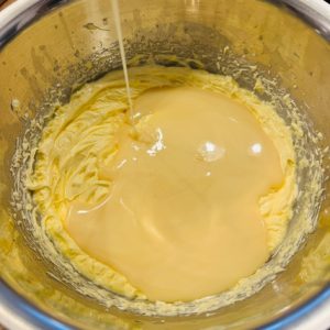 Prăjitura burghezului cu nucă, caramel și ciocolată