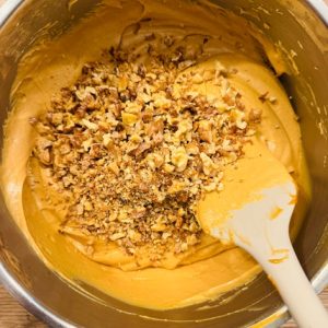 Prăjitura burghezului cu nucă, caramel și ciocolată