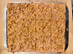 Prăjitura burghezului cu nucă, caramel și ciocolată