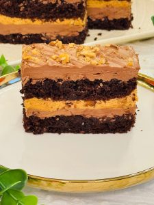 Prăjitura burghezului cu nucă, caramel și ciocolată