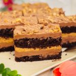 Prăjitura burghezului cu nucă, caramel și ciocolată