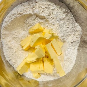 Prăjitura Kati cu foaie sfărmată și bezea