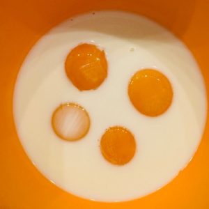 Prăjitura Kati cu foaie sfărmată și bezea