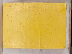 Prăjitura Kati cu foaie sfărmată și bezea