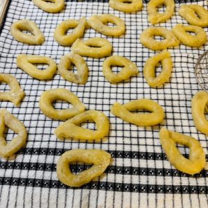 Covrigei Taralli cu ulei de măsline și fenicul