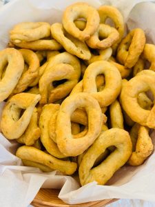 Covrigei Taralli cu ulei de măsline și fenicul