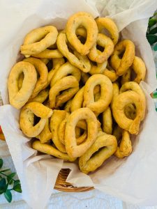 Covrigei Taralli cu ulei de măsline și fenicul