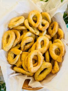 Covrigei Taralli cu ulei de măsline și fenicul