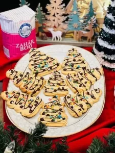 Brăduți Snickers pentru Crăciun https://chefnicolaietomescu.ro/reteta/braduti-snickers-pentru-craciun/ Brăduți cu unt și ciocolată - Daneze fragede https://chefnicolaietomescu.ro/reteta/braduti-cu-unt-si-ciocolata-daneze-fragede-cu-ciocolata/ Praline Căciula lui Moș Crăciun https://chefnicolaietomescu.ro/reteta/praline-caciula-lui-mos-craciun/ Căciuli Rusești - Butoiașe https://chefnicolaietomescu.ro/reteta/caciuli-rusesti-butoiase/