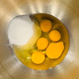 Tort Tiramisu cu cremă de vanilie