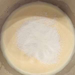 Tort Tiramisu cu cremă de vanilie