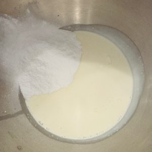 Tort Tiramisu cu cremă de vanilie