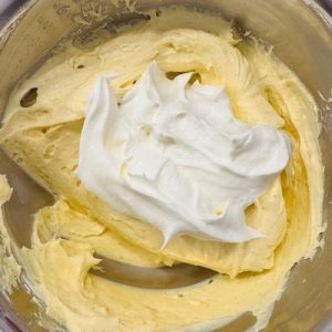 Tort Tiramisu cu cremă de vanilie