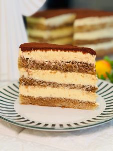 Tort Tiramisu cu cremă de vanilie