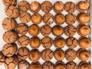 Fursecuri fragede și aromate umplute cu ciocolată