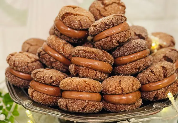 Fursecuri fragede și aromate umplute cu ciocolată