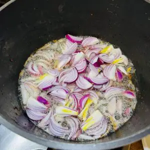 Cartofi copți cu ceapă și bacon - Bratkartoffeln