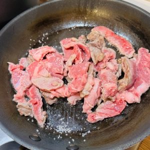 Paste cu antricot de vită și ciuperci