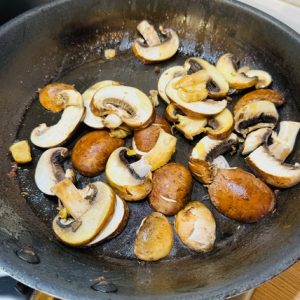 Paste cu antricot de vită și ciuperci