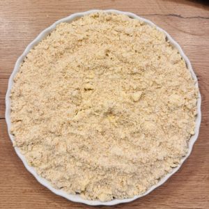 Apple crumble cu sos de vanilie