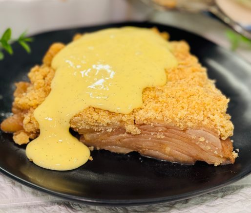 Apple crumble cu sos de vanilie