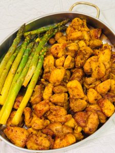 Friptură de pui la tigaie cu sparanghel