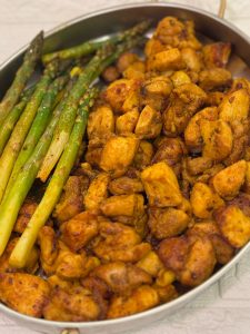 Friptură de pui la tigaie cu sparanghel