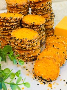 Biscuiți cu cheddar și susan