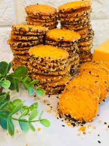 Biscuiți cu cheddar și susan