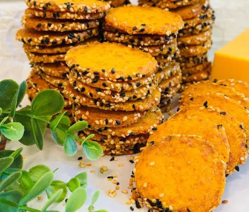 Biscuiți cu cheddar și susan