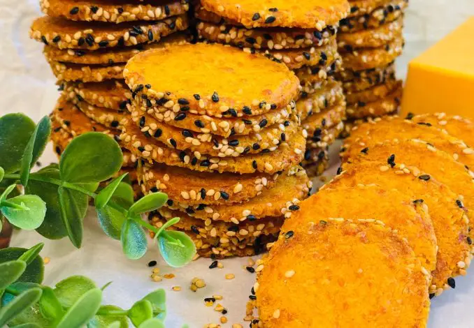 Biscuiți cu cheddar și susan